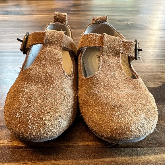 Felix & Flora Size 7 Suede Shoes - Picture 6 of 6